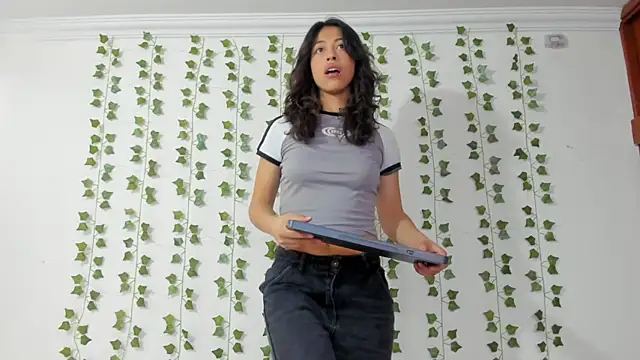 emily jonessxx online show from February 8, 4:05 pm