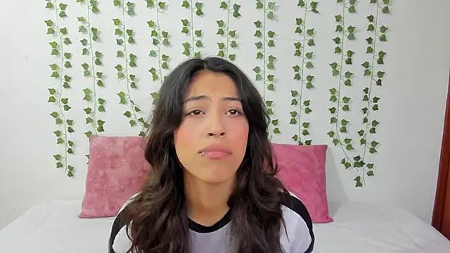 emily jonessxx online show from February 13, 6:19 pm