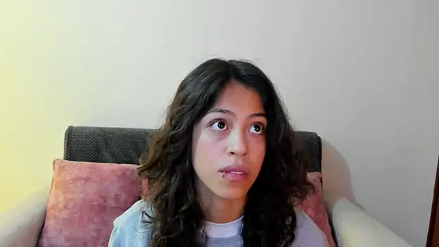 emily jonessxx online show from November 27, 6:08 pm