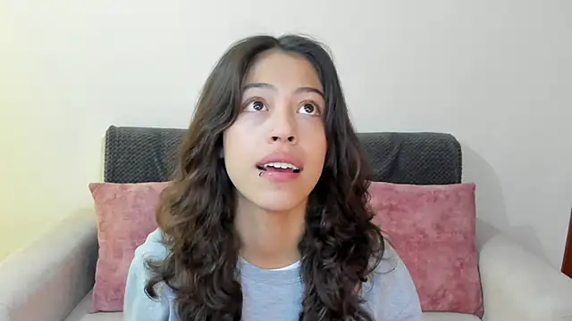 emily jonessxx online show from December 5, 1:32 pm