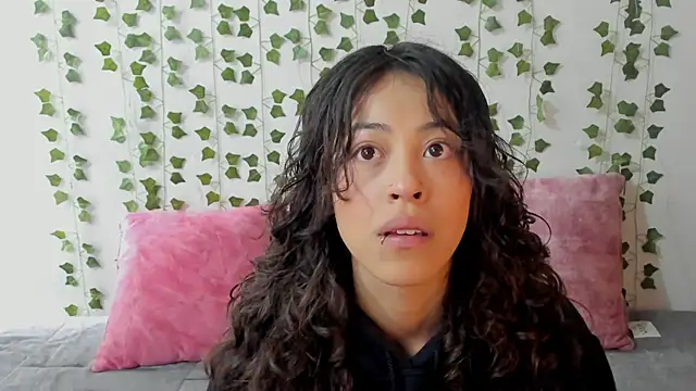 emily jonessxx online show from January 7, 7:08 pm