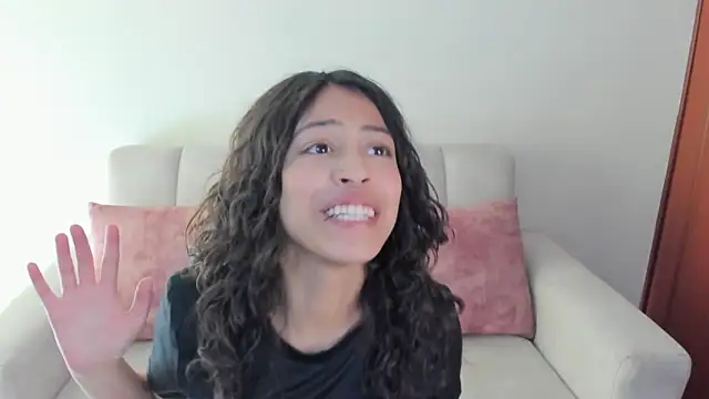 emily jonessxx online show from November 2, 7:52 pm