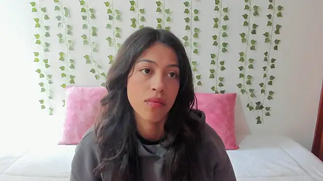 emily jonessxx online show from February 12, 6:07 pm