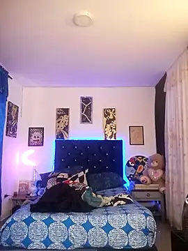 Yorsamm and friends online show from December 5, 6:06 pm