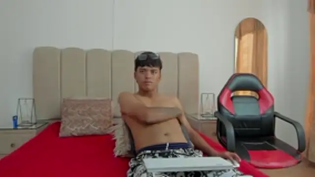 LiamANDJordan online show from November 8, 8:23 pm