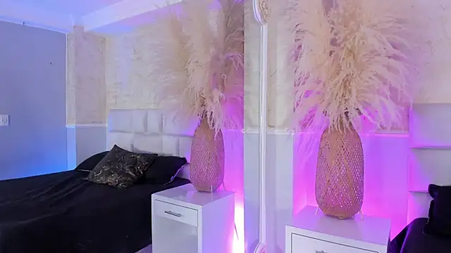 AlmaLopez  online show from December 13, 8:04 pm