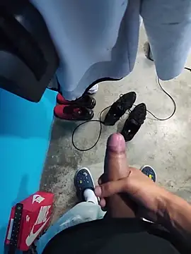 Snapshot of Scorpion05_ chatting on February 4, 9:32 pm Scorpion05 online show from February 4, 9:32 pm