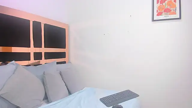 karolebonyy online show from November 17, 3:49 pm