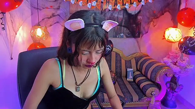 Snapshot of Noa_clk chatting on October 31, 4:31 am Noa clk online show from October 31, 4:31 am