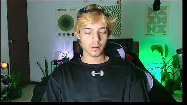 Snapshot of Habel__moretti chatting on February 21, 7:27 pm Habel moretti online show from February 21, 7:27 pm