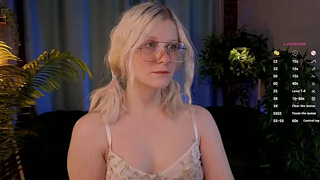 ShineJoan online show from November 12, 9:29 pm