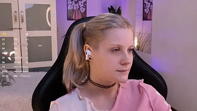 ShineJoan online show from November 29, 9:15 pm