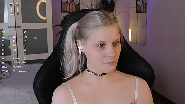 ShineJoan online show from November 28, 9:59 pm