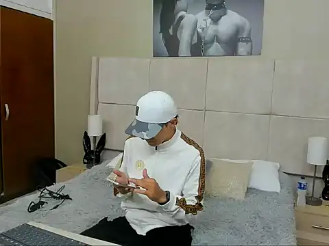 Snapshot of jupiter_333 chatting on December 5, 5:44 pm jupiter 333 online show from December 5, 5:44 pm