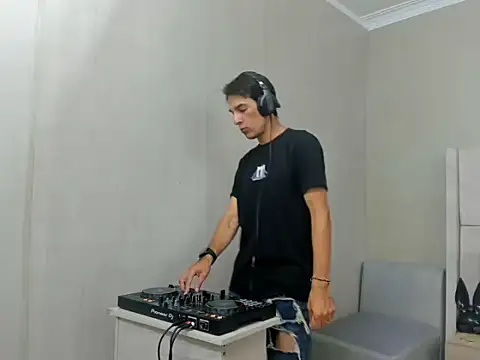 Snapshot of jupiter_333 chatting on November 24, 5:57 pm jupiter 333 online show from November 24, 5:57 pm