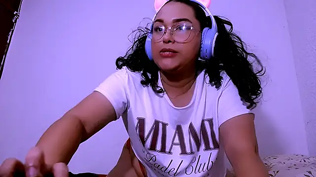 Snapshot of mira_cherry02 chatting on November 4, 9:02 am mira cherry02 online show from November 4, 9:02 am