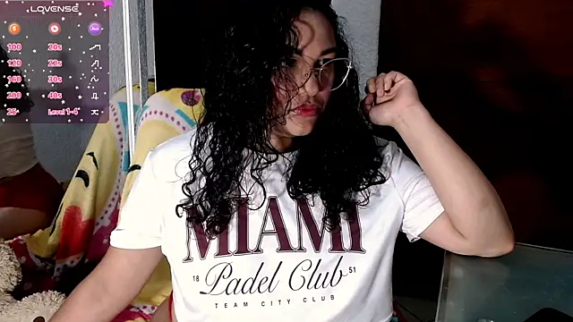 Snapshot of mira_cherry02 chatting on November 11, 1:33 am mira cherry02 online show from November 11, 1:33 am