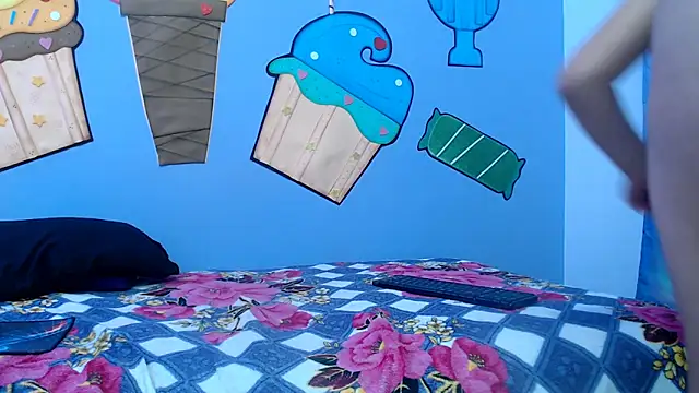 Snapshot of katty18love18 chatting on December 14, 1:23 am katty18love18 online show from December 14, 1:23 am