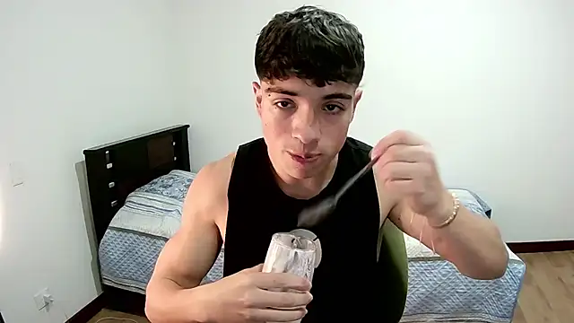 Snapshot of JUSTIN_JHONS chatting on November 6, 2:37 am JUSTIN JHONS online show from November 6, 2:37 am