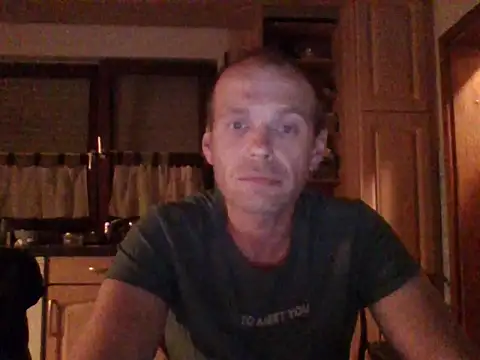 Snapshot of tommy3300 chatting on October 30, 3:49 am tommy3300 online show from October 30, 3:49 am