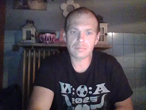 Snapshot of tommy3300 chatting on October 22, 3:50 am tommy3300 online show from October 22, 3:50 am