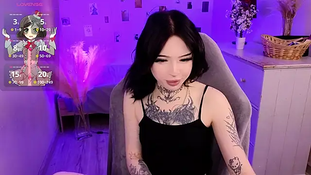 Snapshot of Emma_Kirks chatting on June 16, 12:49 pm Emma Kirks online show from June 16, 12:49 pm