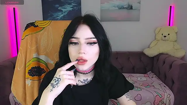 Emma Kirks online show from November 7, 10:42 am