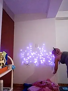 Snapshot of Kitty_Kalifa chatting on December 13, 11:44 pm Kitty Kalifa online show from December 13, 11:44 pm