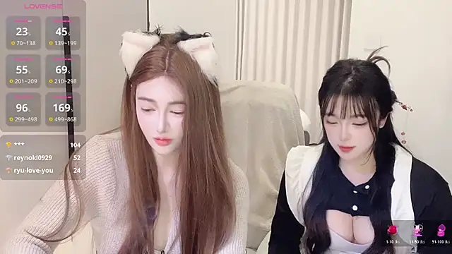 Snapshot of Follyise chatting on November 26, 12:27 pm Follyise online show from November 26, 12:27 pm