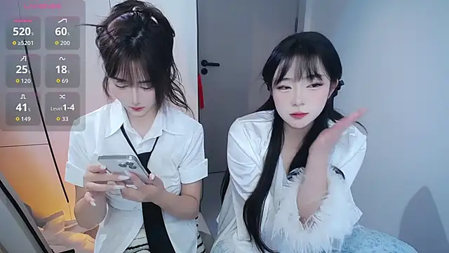 Snapshot of Follyise chatting on November 28, 2:17 pm Follyise online show from November 28, 2:17 pm