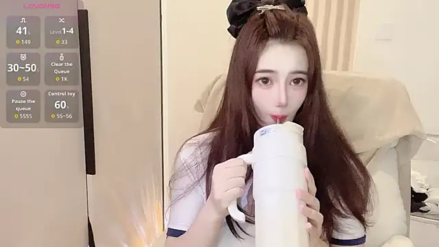 Snapshot of Follyise chatting on November 15, 9:02 am Follyise online show from November 15, 9:02 am