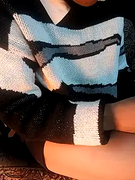 Snapshot of Fuck_me_babyy chatting on November 19, 4:45 am Fuck me babyy online show from November 19, 4:45 am