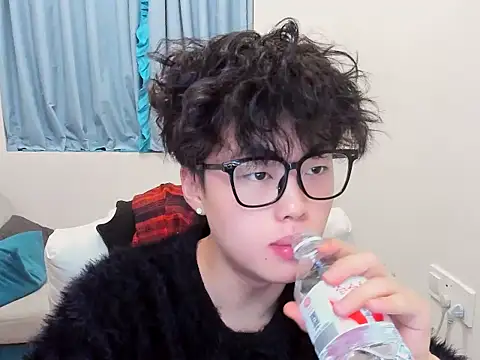 L1kuto online show from November 5, 7:50 pm