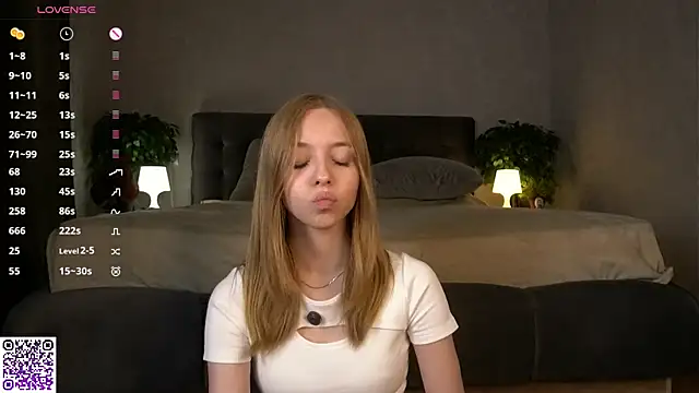 Snapshot of BarbaraViggiani chatting on November 1, 4:45 pm BarbaraViggiani online show from November 1, 4:45 pm