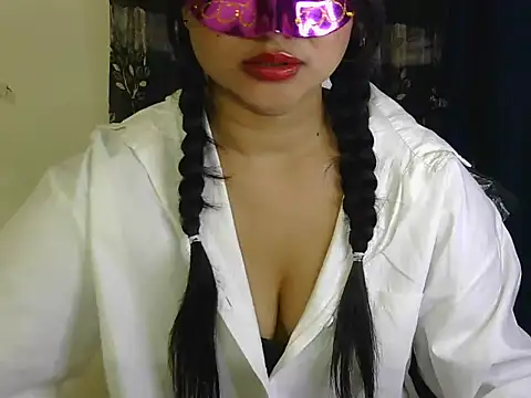 Snapshot of crazy_witch chatting on October 30, 5:32 pm crazy witch online show from October 30, 5:32 pm