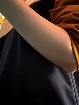 Snapshot of Emily-y chatting on December 5, 3:38 am Emily-y online show from December 5, 3:38 am