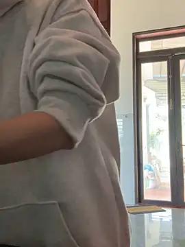 Snapshot of Emily-y chatting on December 14, 3:24 am Emily-y online show from December 14, 3:24 am