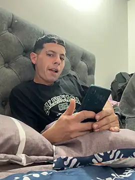 Yeison 8012 online show from March 14, 4:51 am