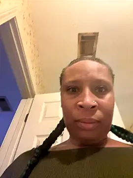 Snapshot of CreammieDelite chatting on October 29, 5:17 am CreammieDelite online show from October 29, 5:17 am