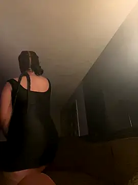 Snapshot of CreammieDelite chatting on October 30, 7:28 am CreammieDelite online show from October 30, 7:28 am