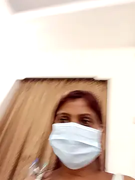 Snapshot of royalgirl321 chatting on November 8, 2:31 pm royalgirl321 online show from November 8, 2:31 pm