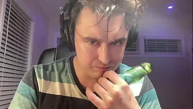 Snapshot of andrenoma427 chatting on November 9, 2:48 am andrenoma427 online show from November 9, 2:48 am