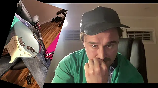 Snapshot of andrenoma427 chatting on November 6, 1:31 am andrenoma427 online show from November 6, 1:31 am