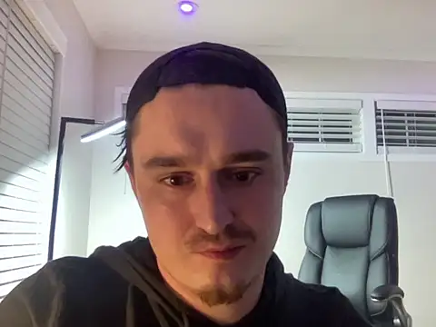 Snapshot of andrenoma427 chatting on November 7, 4:39 am andrenoma427 online show from November 7, 4:39 am