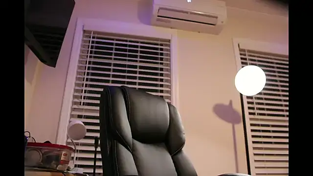 Snapshot of andrenoma427 chatting on November 16, 3:44 am andrenoma427 online show from November 16, 3:44 am