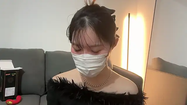 Snapshot of karenchaaan chatting on November 17, 12:09 pm karenchaaan online show from November 17, 12:09 pm