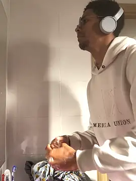 Albert Madrid online show from November 6, 1:48 pm