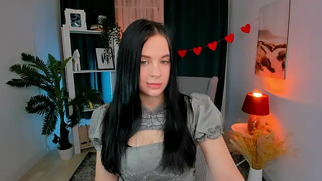 Snapshot of AriaThorn chatting on February 18, 1:40 pm AriaThorn online show from February 18, 1:40 pm