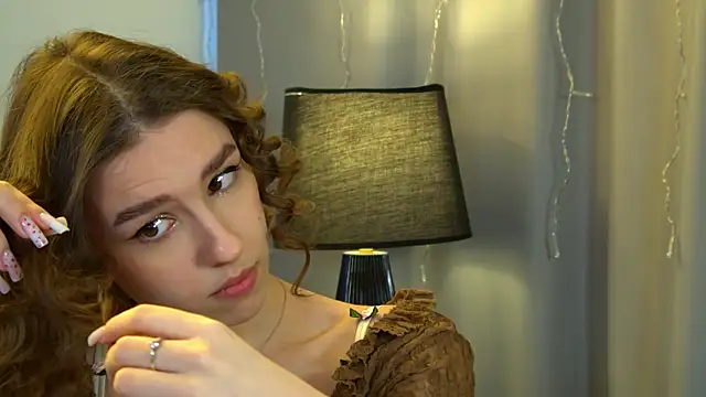 AliceAtkins online show from March 27, 6:33 am