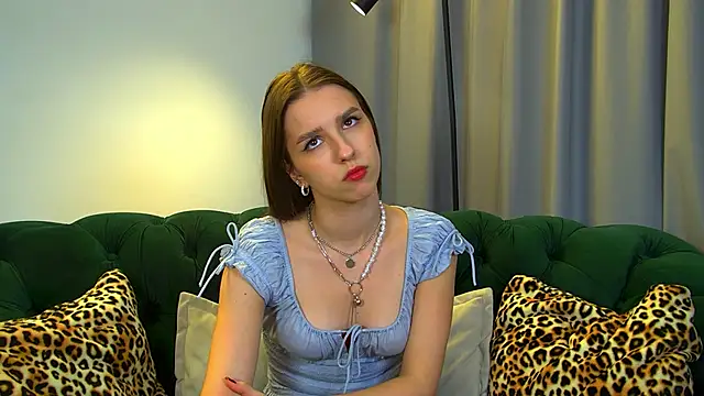 Snapshot of AliceAtkins chatting on November 7, 6:07 am AliceAtkins online show from November 7, 6:07 am